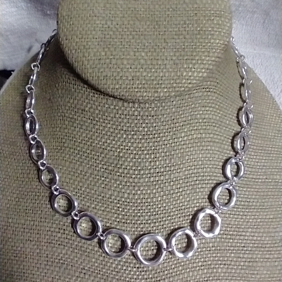 Silvertone Liz & co circles necklace - Picture 1 of 5